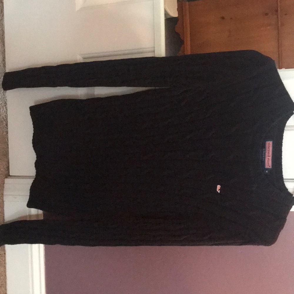 Vineyard vines cable knit sweater- navy